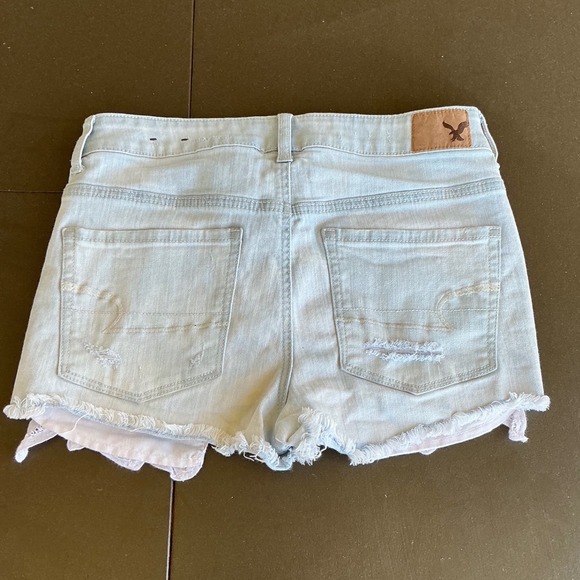 American Eagle Hi-Rise Shortie Distressed Lace Trim Denim Shorts Light Wash 6 - Picture 2 of 11